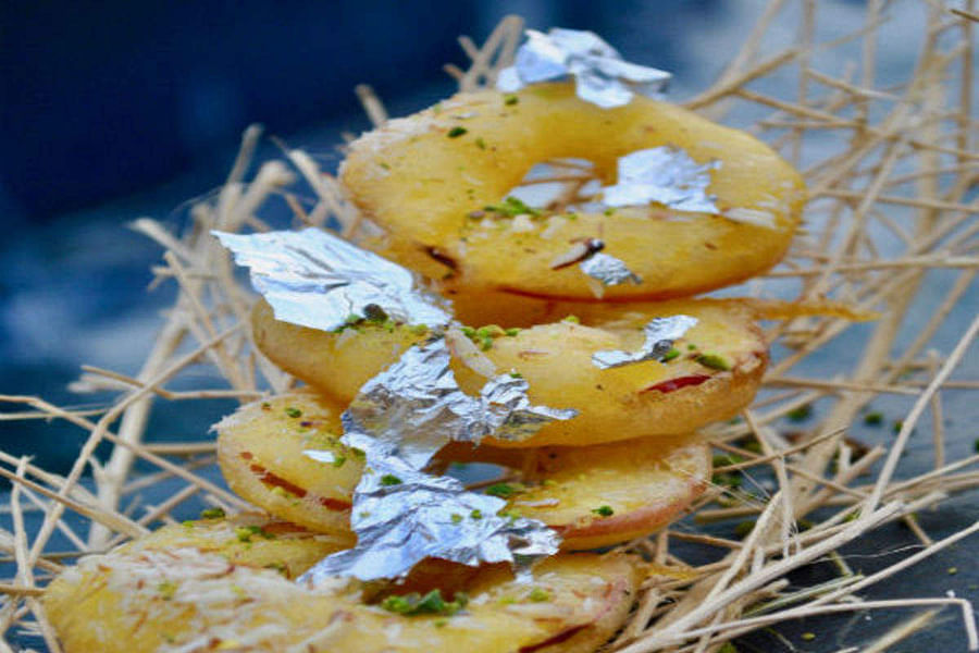 Apple Jalebi with honey