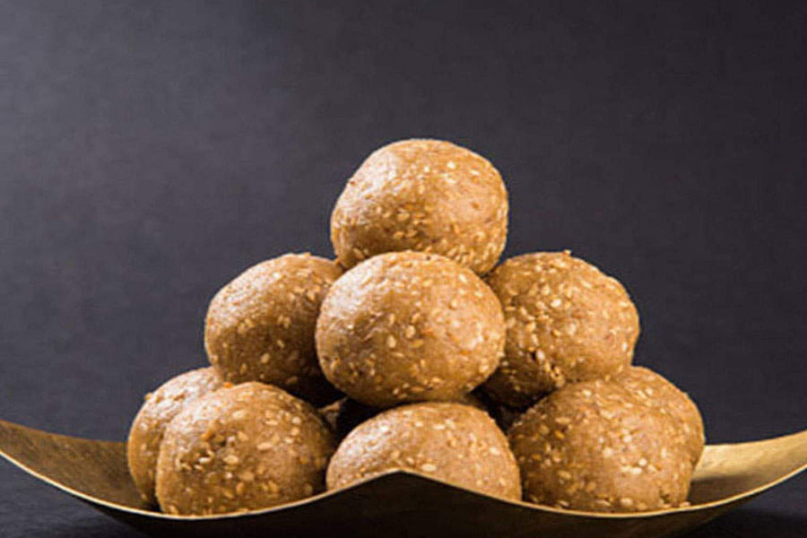 Ragi Ladoo with honey