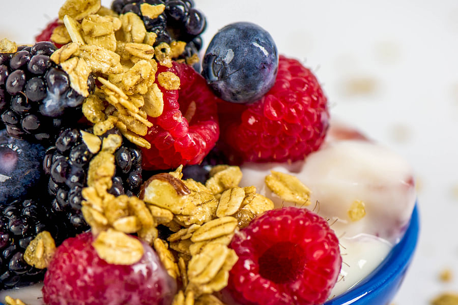 yogurt granola parfait