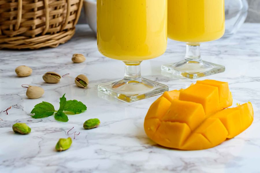 mango lassi drink