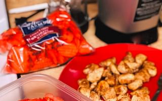 What are some tips for picky eaters when dining out?